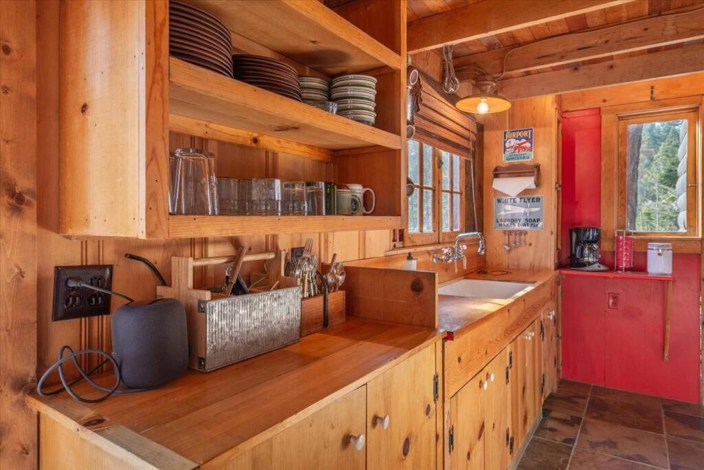 Coziest Cabin In Tahoe W Stone Fireplace Comfy Beds Close To Slopes & Lake Carnelian Bay Екстериор снимка