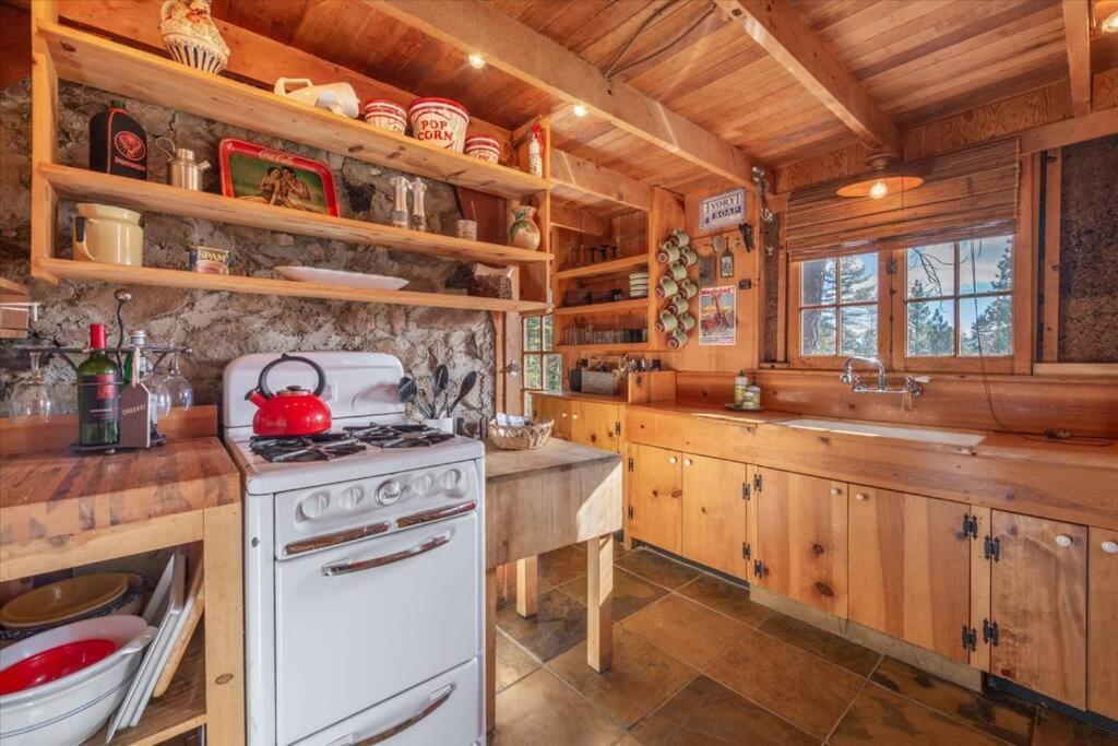 Coziest Cabin In Tahoe W Stone Fireplace Comfy Beds Close To Slopes & Lake Carnelian Bay Екстериор снимка